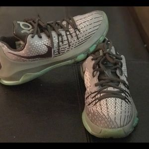 Nike’s Brown pastel green size 6Y or 7.5 ladies!